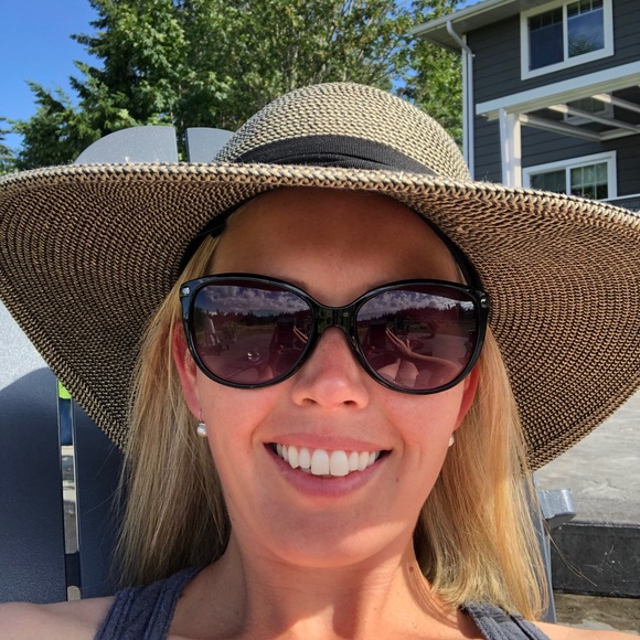 Meet your Posher, Krystal - Picture 1 of 1